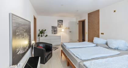 Apartment 'Skyview Only Sleeprooms' mit Bergblick, WLAN und Klimaanlage