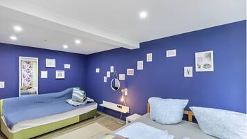 4 habitaciones, tabla de planchar con plancha, wifi y ropa de cama