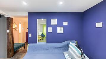 4 habitaciones, tabla de planchar con plancha, wifi y ropa de cama