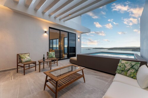 Stunning Oceanview Penthouse at Paradise Cove