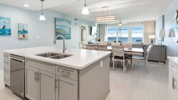 Apartamento, 4 habitaciones | Cocina privada | Frigorífico, horno, cafetera o tetera y tostadora