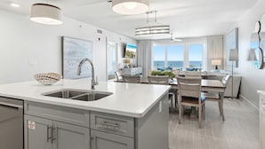 Condo, 4 phòng ngủ | Nội thất
