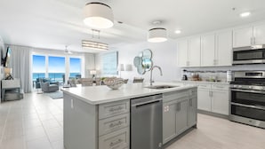 Condo, 4 phòng ngủ | Bếp riêng
