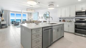 Condo, 4 Bedrooms | Private kitchen