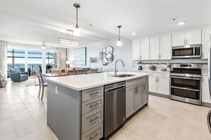 Apartamento, 4 habitaciones | Cocina privada | Frigorífico, horno, cafetera o tetera y tostadora