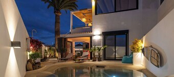 Beach Villa | Heated Pool | AC | 100" BenQ | Gas BBQ | King-Size Beds