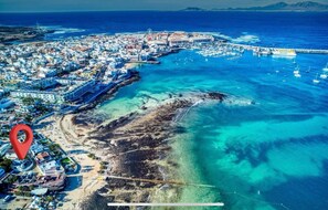 Sulla spiaggia, lettini da mare