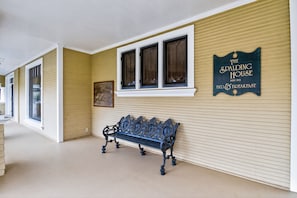 House, 4 Bedrooms | Interior - The Spalding House Comfort In Visalia 4 Bdrm Home Pets OK! (Visalia)