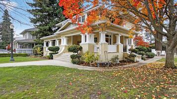 House, 4 Bedrooms | Exterior