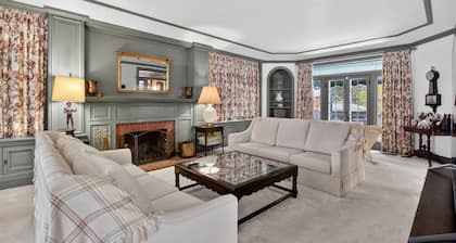 The Spalding House Comfort In Visalia 4 Bdrm Home Pets OK!