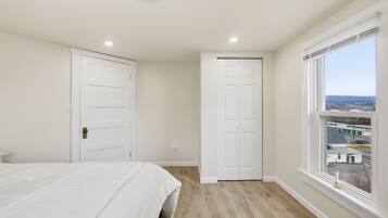 Casa, 4 camere da letto | 4 camere, postazione laptop, Wi-Fi gratuito