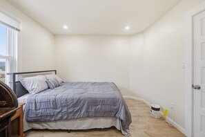 House, 4 Bedrooms | 4 bedrooms, laptop workspace, free WiFi