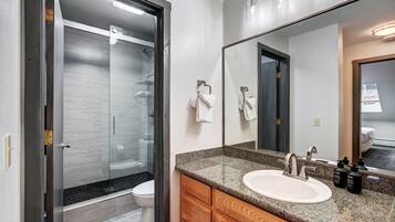 Condo, 1 habitación | Baño