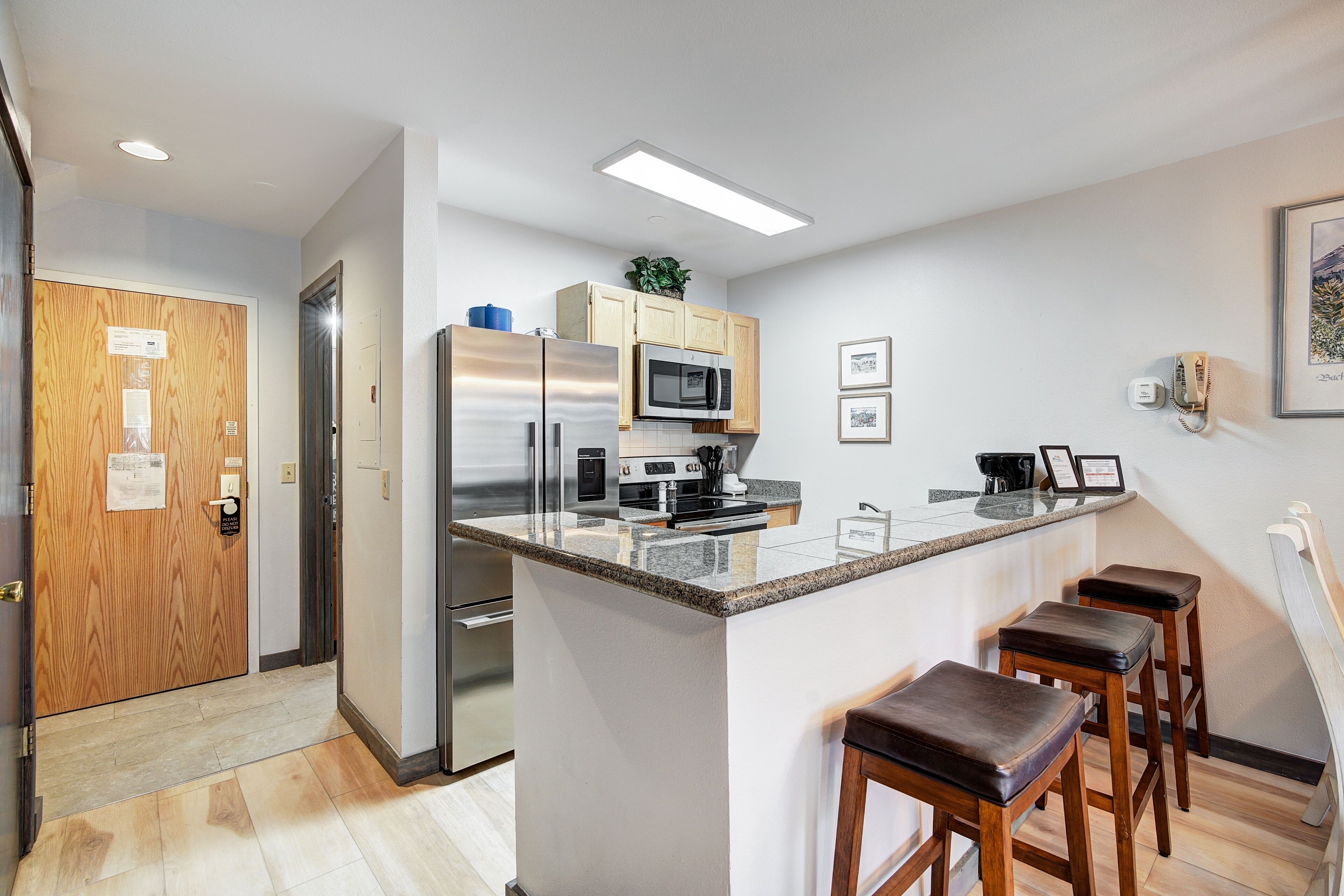 Condo, 1 Bedroom | Private kitchen | Fridge, oven