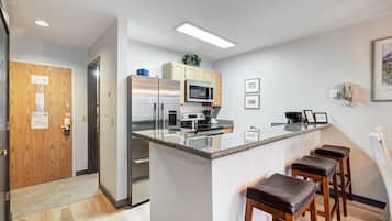 Condo, 1 Bedroom | Private kitchen | Fridge, oven