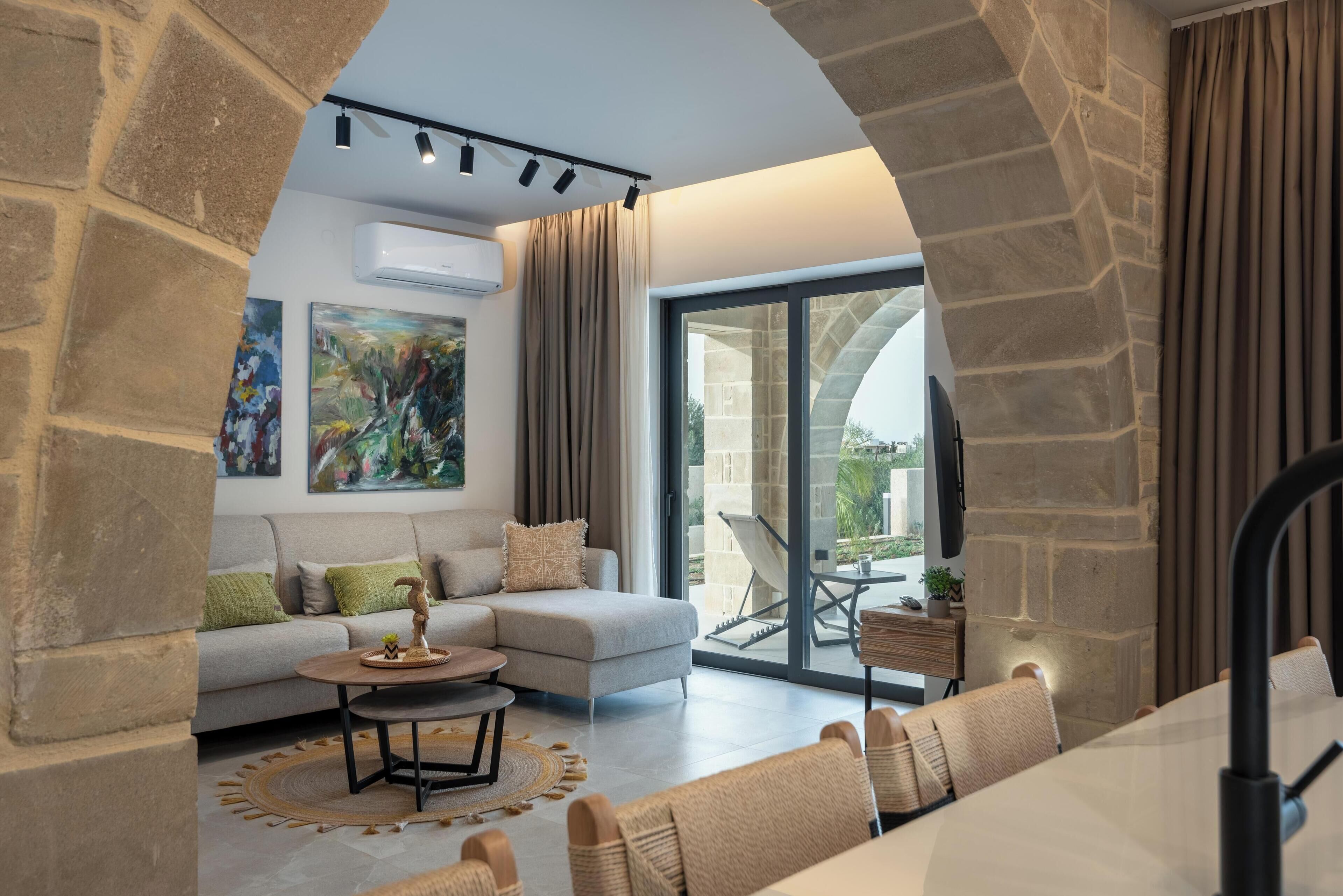 Vila | Área de estar | Smart TV 50 polegadas com canais via satélite, Netflix