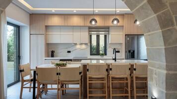 Vila | Cozinha privada | Geladeira grande, micro-ondas, fogão, cooktop