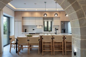 Vila | Cozinha privada | Geladeira grande, micro-ondas, fogão, cooktop