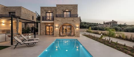 Villa | Pool | Outdoor pool, pool umbrellas, sun loungers