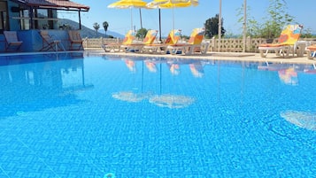 Alberca al aire libre por temporada