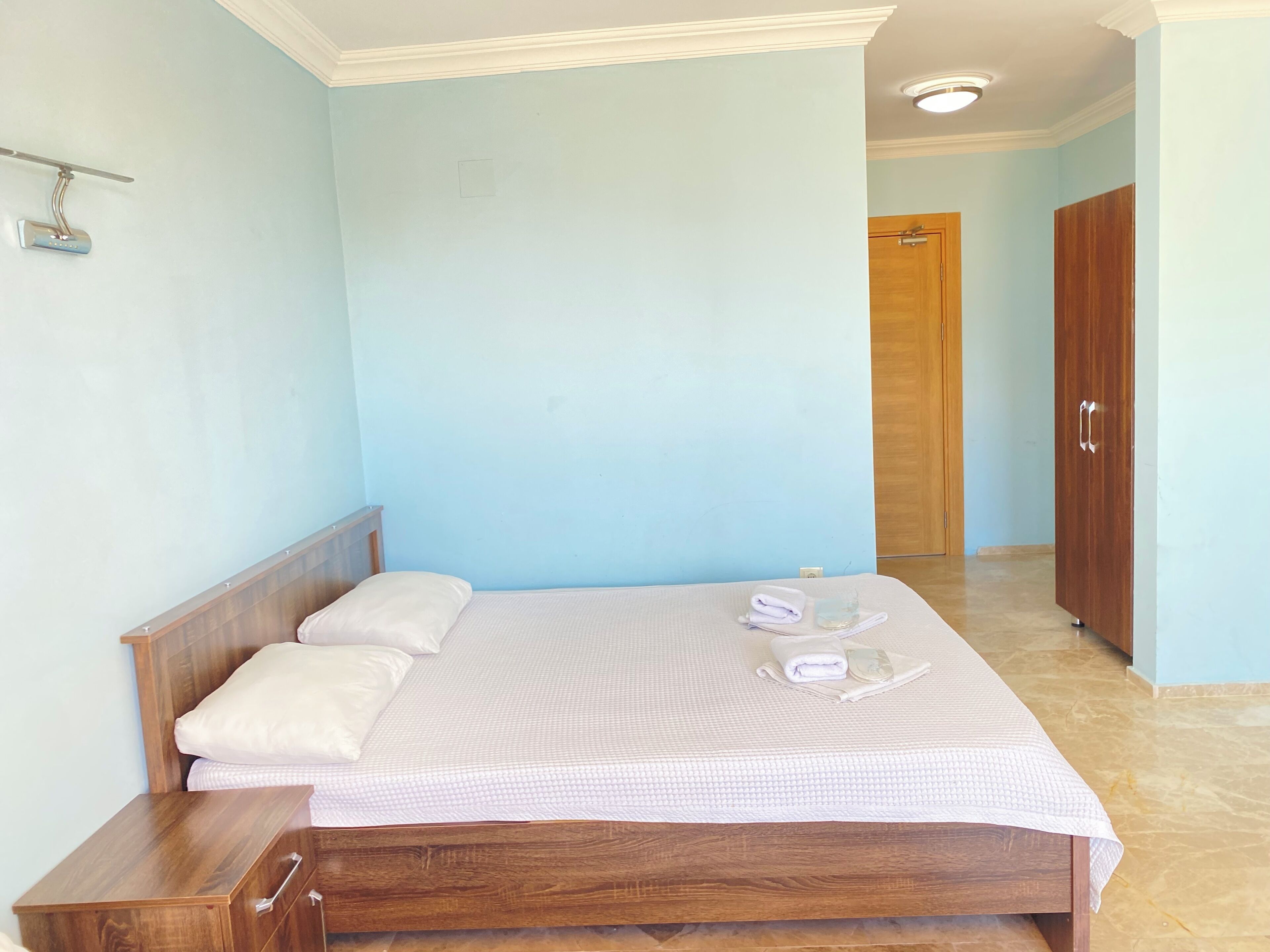 Ropa de cama de alta calidad, wifi gratis y ropa de cama 