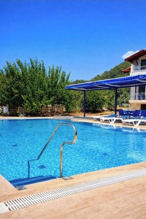 Seasonal outdoor pool - Emir Palas Hotel (Muğla)