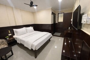Deluxe Double Room | Desk, free WiFi - Landmark Inn (Lanka)