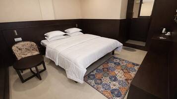 Deluxe Double Room | Desk, free WiFi