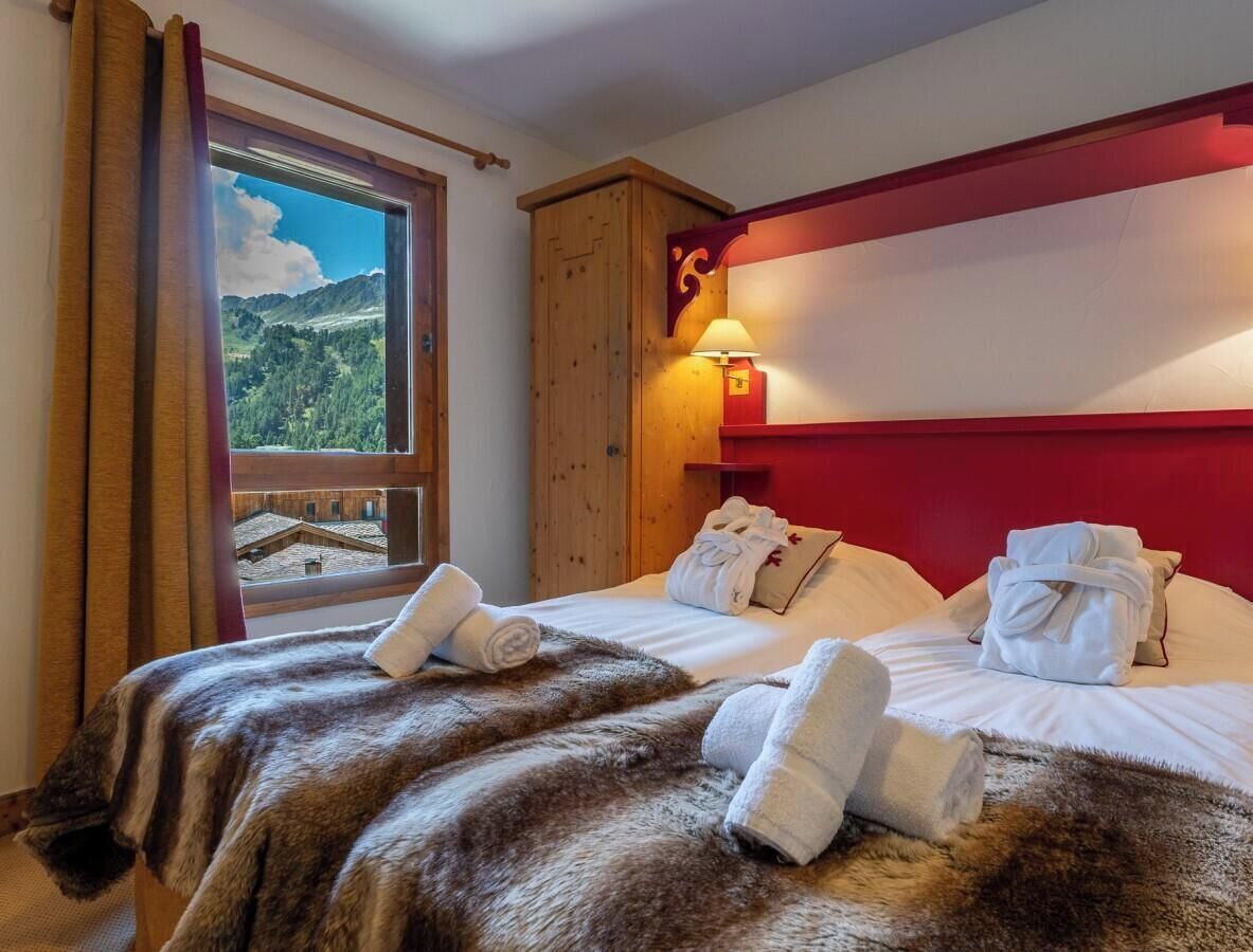 2 bedrooms, travel crib, WiFi (free), bed sheets