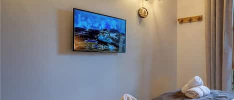Silitysrauta/-lauta, vauvan matkasänky, ilmainen Wi-Fi, vuodevaatteet