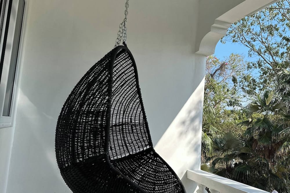 Modern Home 10minstobeach, Private Cliff, AC Wifi