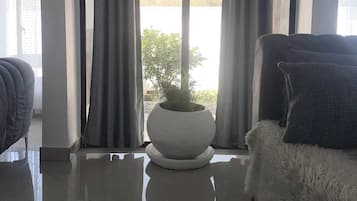 Villa, 4 Bedrooms, Accessible, Smoking | Interior