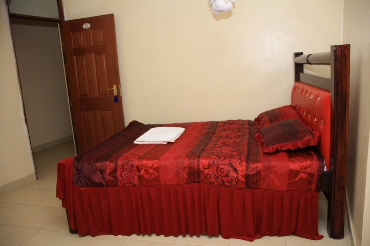 Standard Double Room | Free WiFi, bed sheets