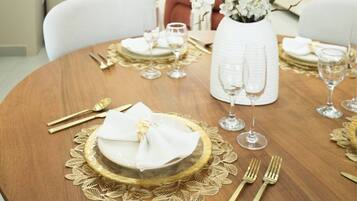 アパートメント 3 ベッドルーム 喫煙可 バルコニー | ダイニングルーム