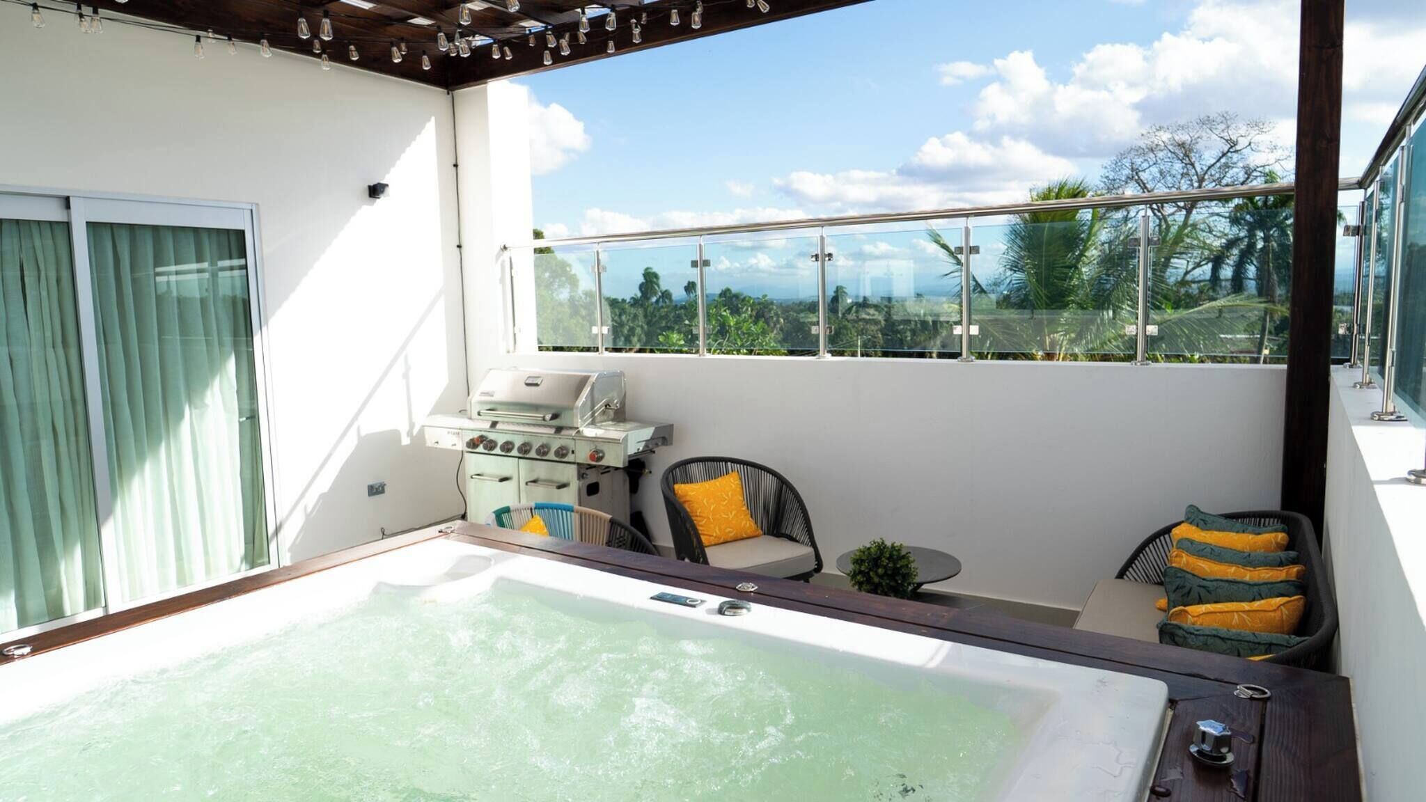 アパートメント 3 ベッドルーム 喫煙可 バルコニー | 屋外スパ浴槽