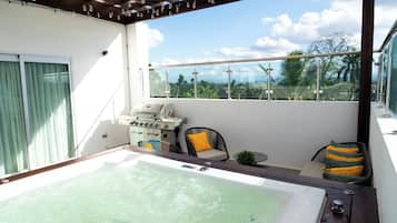 アパートメント 3 ベッドルーム 喫煙可 バルコニー | 屋外スパ浴槽