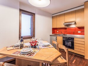 Fridge, cookware/dishes/utensils - Apartment Fondue by Interhome (Madesimo)