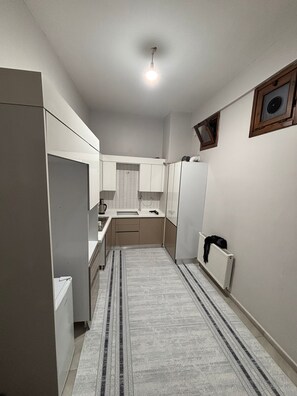 Habitación clásica, vistas a la ciudad | Cocina privada