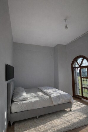 Habitación clásica, vistas a la ciudad | Escritorio