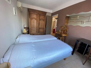 Iron/ironing board, WiFi, bed sheets - 2 rooms 8 av de l'ilette (Antibes)