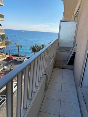 Property grounds - 2 rooms 8 av de l'ilette (Antibes)