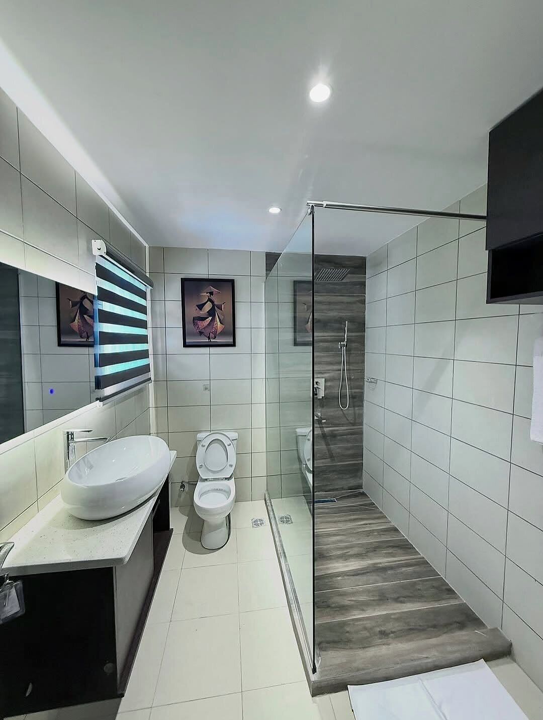 Apartamento familiar, balcón, vistas a la ciudad | Baño | Artículos de higiene personal gratuitos, secador de pelo y toallas