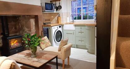 Cosy 18th Century Private Suite - Peaceful Village