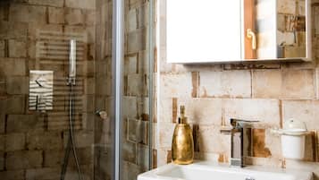 Dusche, Whirlpool, Bidet, Shampoo