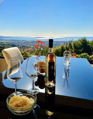 Outdoor dining - Les Ecrivains- Sea and Cannes View (Mandelieu-la-Napoule)