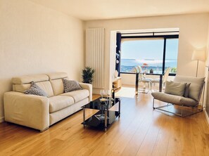 TV - Les Ecrivains- Sea and Cannes View (Mandelieu-la-Napoule)