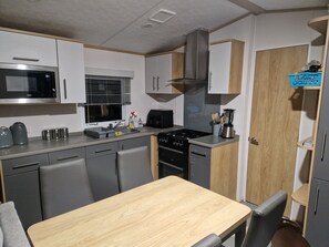 Een microgolfoven, een oven