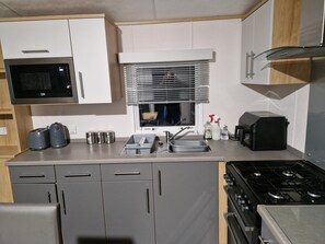 Een microgolfoven, een oven