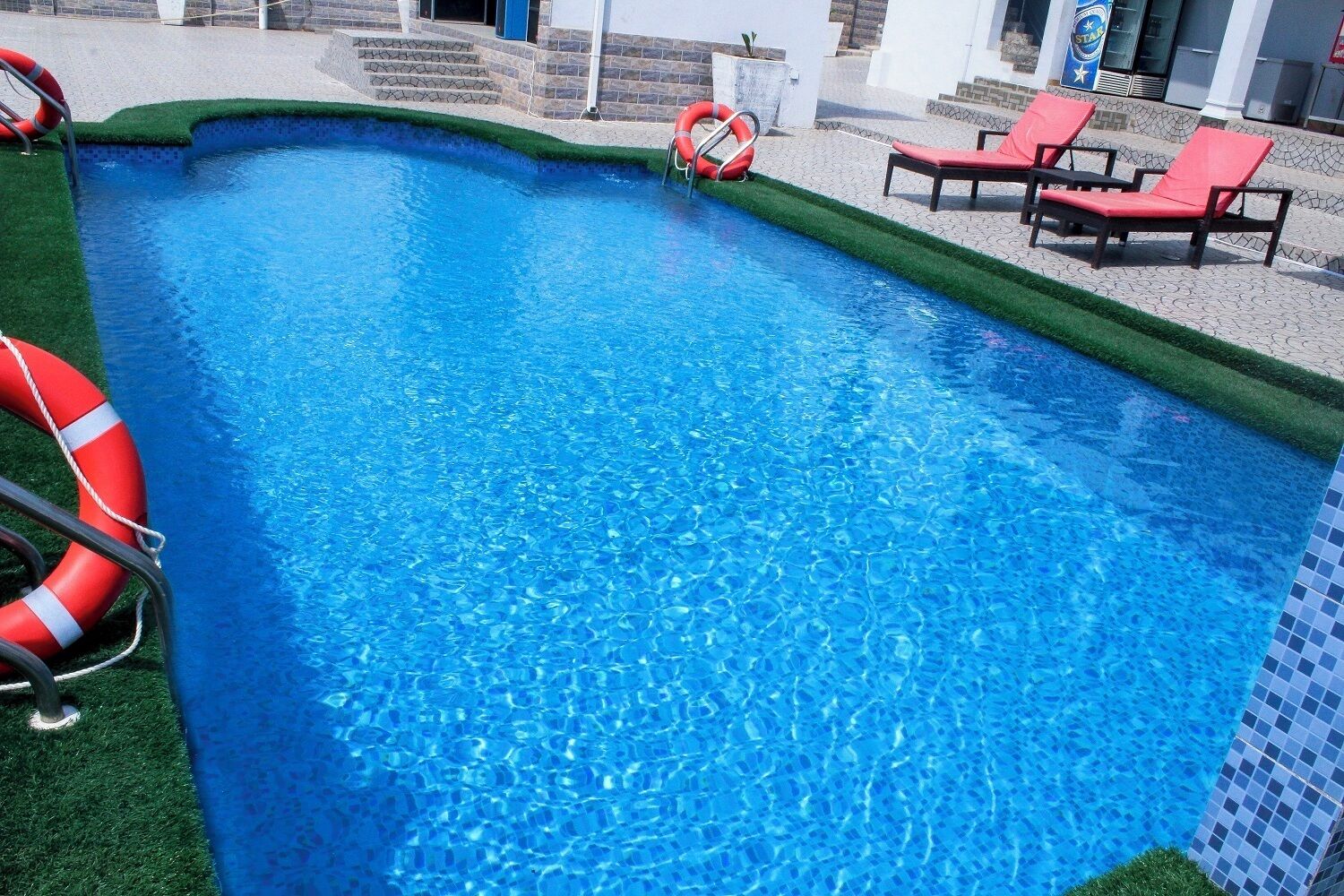حمام سباحة