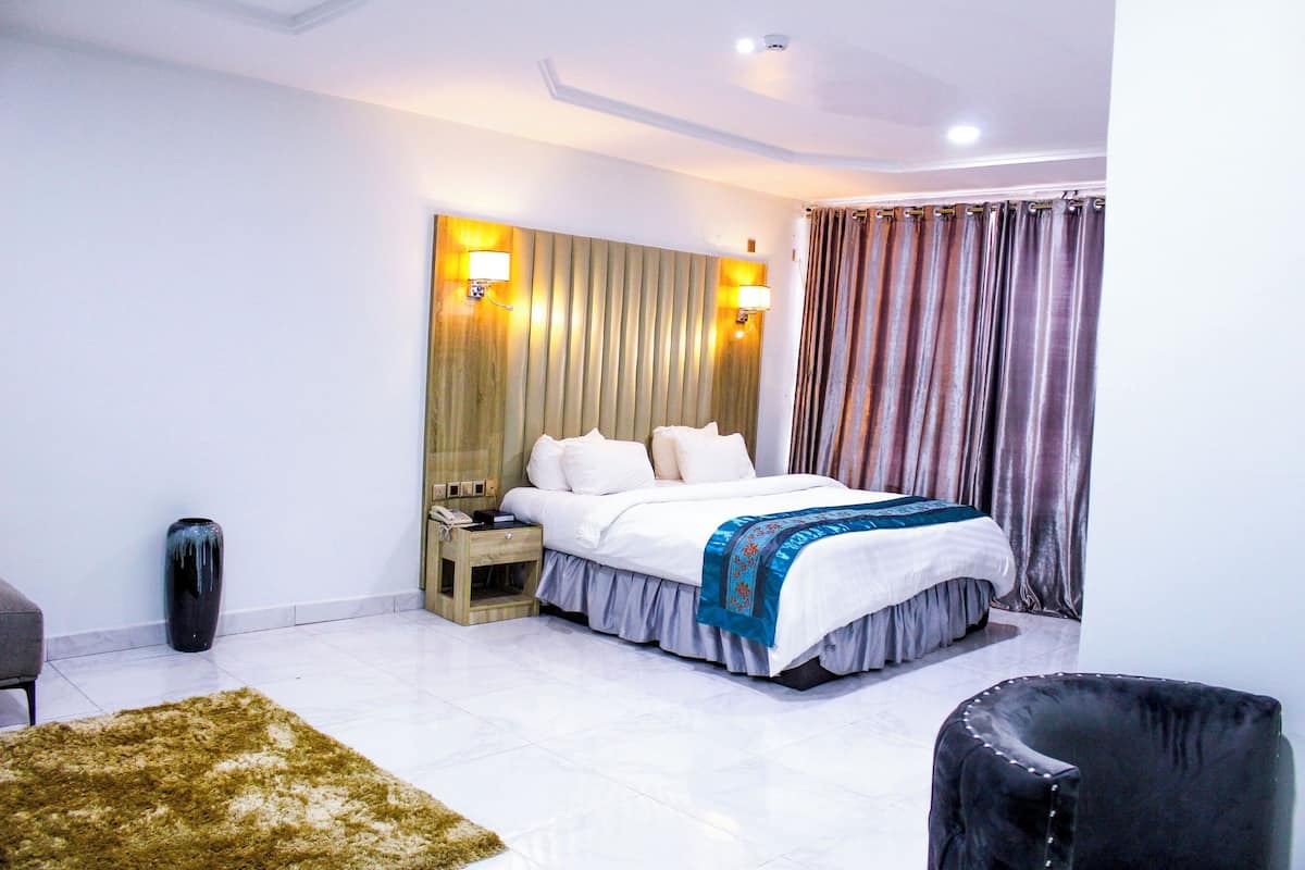 Superior Suite | Premium bedding, in-room safe, free WiFi, bed sheets